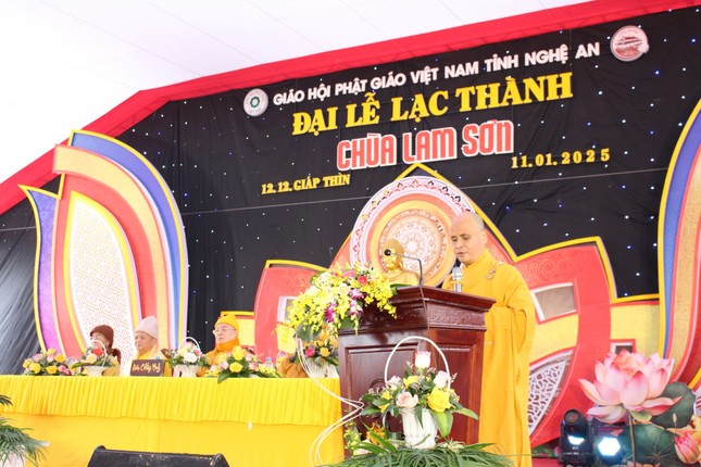 Đại đức Thích Quảng Văn, trụ trì chùa Lam Sơn phát biểu khai mạc