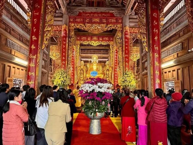 Chánh điện chùa Lam Sơn