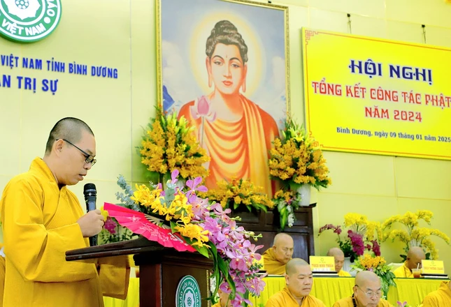 Đại đức Thích Đức Dũng, Phó Thư ký kiêm Chánh Văn phòng Ban Trị sự Phật giáo tỉnh Bình Dương thông qua dự thảo chương trình hoạt động Phật sự năm 2025