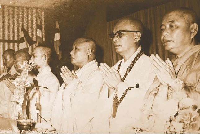 Chư vị giáo phẩm tiền bối, có những đóng góp quan trọng cho Phật giáo nước nhà thế kỷ XX (Ảnh tư liệu của Báo Giác Ngộ) Chư vị giáo phẩm tiền bối, có những đóng góp quan trọng cho Phật giáo nước nhà thế kỷ XX (Ảnh tư liệu của Báo Giác Ngộ)