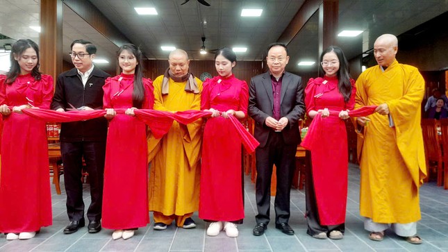 Cắt băng khánh thành Văn phòng Phật giáo H.Thanh Chương