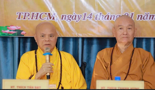 Hòa thượng Thích Tấn Đạt ban đạo từ