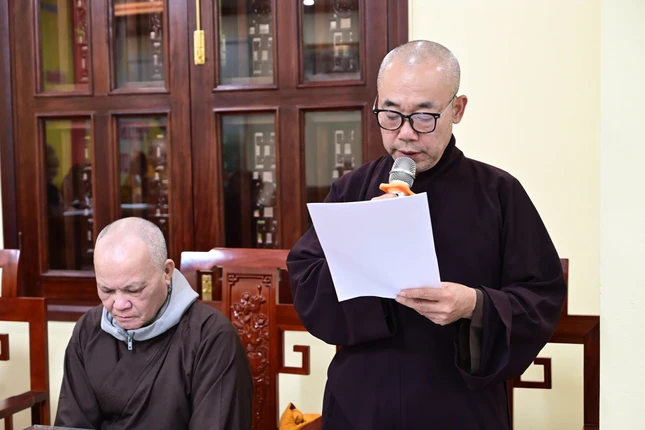 Thượng tọa Thích Bản Điền đọc báo cáo tổng kết công tác Phật sự năm 2024 và phương hướng hoạt động năm 2025