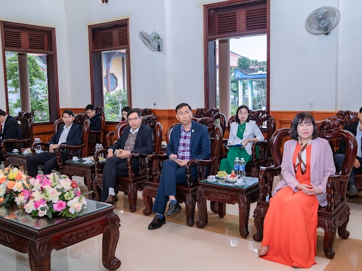 Đoàn lãnh đạo chính quyền, ban ngành tỉnh Quảng Nam