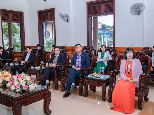 Đoàn lãnh đạo chính quyền, ban ngành tỉnh Quảng Nam