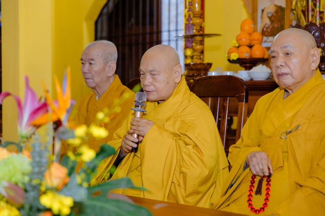 Trưởng lão Hòa thượng Thích Thiện Nhơn huấn thị