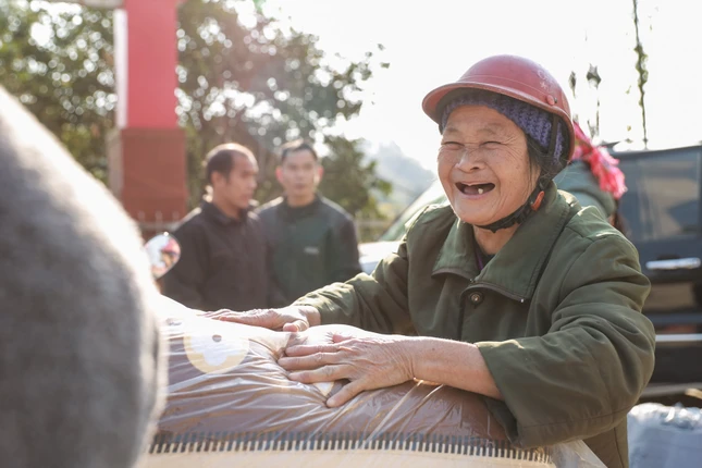 Những nụ cười xua tan giá lạnh của miền cao Tây Bắc