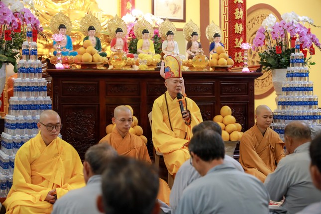 Hòa thượng viện chủ ban đạo từ