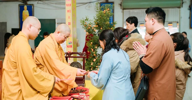 Phát lộc đầu xuân đến Phật tử