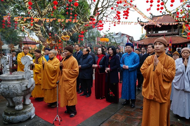 Thành kính dâng hương