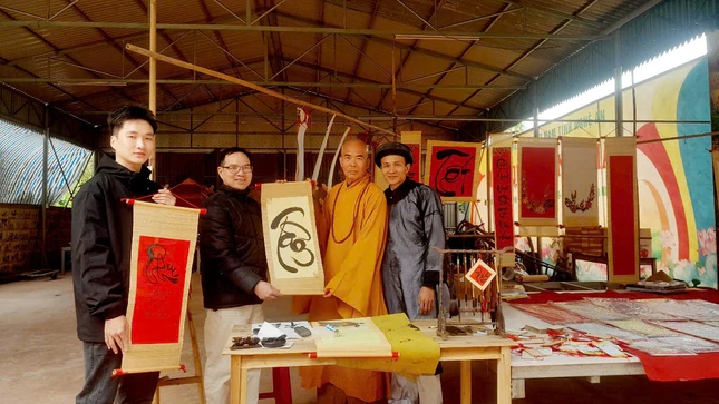 Tặng chữ đầu xuân là nét đẹp văn hóa tại các chùa ở xứ Nghệ