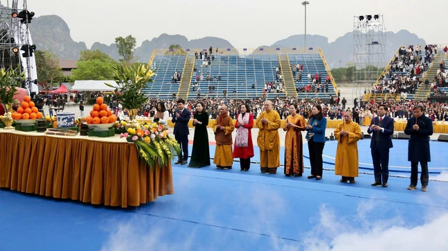 Dâng hương cầu quốc thái dân an