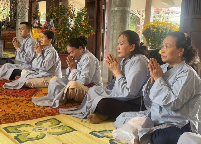 Rằm tháng Giêng đi chùa dự lễ cầu an trở thành nét đẹp truyền thống của Phật tử tại cố đô Huế