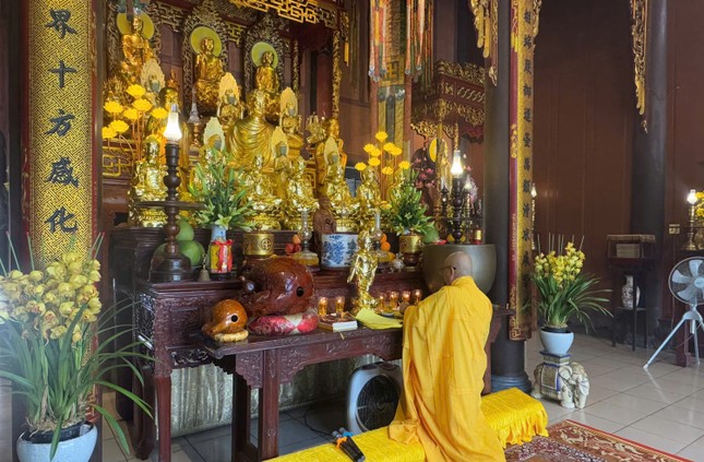 Chư Tăng tại chùa Quảng Tế (TP.Huế) tuyên đọc phương danh cầu an