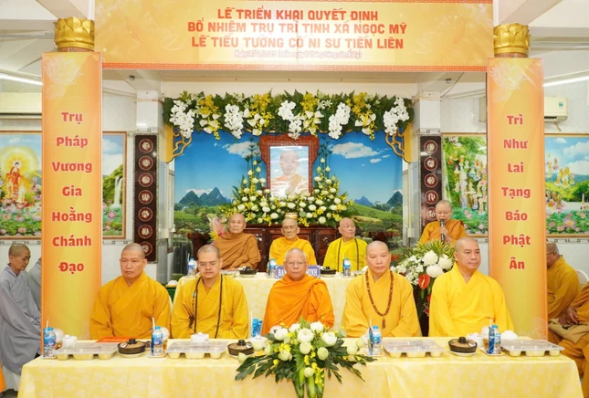 Chư tôn giáo phẩm chứng minh buổi lễ