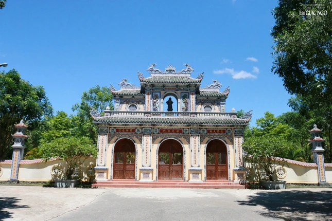 Chùa được khai sáng vào năm 1739 dưới triều vua Lê Ý Tông và năm thứ hai đời chúa Nguyễn Phúc Khoát bởi Tổ sư Chí Khả