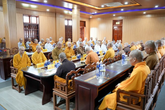 Quang cảnh phiên họp