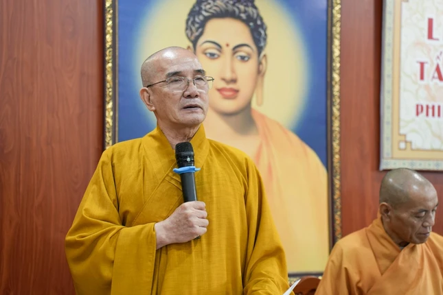 Thượng tọa Thích Lệ Lạc phát biểu