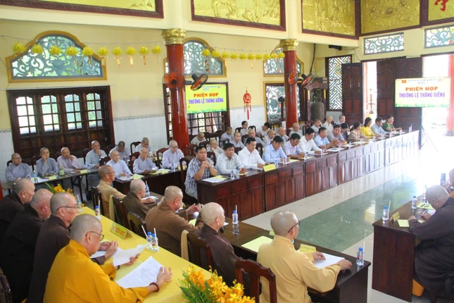 Quang cảnh phiên họp