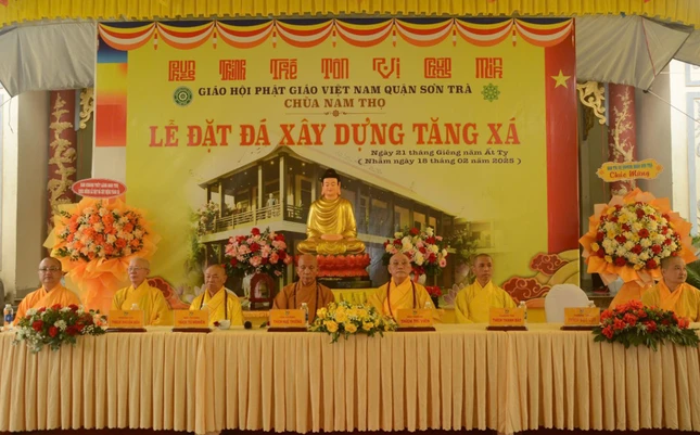 Chư tôn đức chứng minh buổi lễ