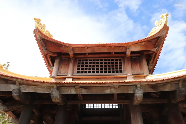 Chùa Vân Sơn được kiến lập vào năm 1964, dưới sự vận động của cố Hòa thượng Thích Tâm Giác - Tổ khai sơn chùa Vĩnh Nghiêm (TP.HCM). Ban đầu, chùa chỉ là một tịnh thất nhỏ, được dựng lên với mục đích cầu siêu cho những anh hùng, chiến sĩ đã hy sinh tại hệ thống nhà tù Côn Đảo