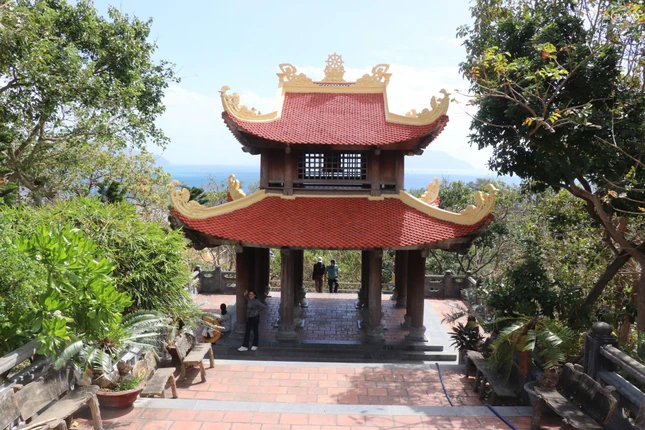 Trong không gian linh thiêng, chùa Vân Sơn là điểm tựa tâm linh cho bao thế hệ, là nơi nuôi dưỡng đạo tâm, giữ gìn và phát huy các giá trị văn hóa Phật giáo giữa lòng biển đảo quê hương