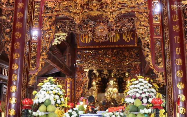 Chánh điện thờ Đức Phật Thích Ca Mâu Ni, Bồ-tát Quán Thế Âm và Bồ-tát Địa Tạng