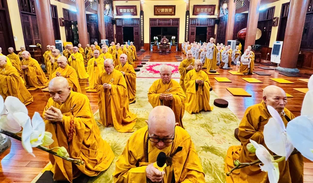 Tham dự buổi lễ có Trưởng lão Hòa thượng Thích Như Tín, Ủy viên Thường trực Hội đồng Chứng minh, Chứng minh Ban Trị sự GHPGVN Q.Tân Bình; chư tôn đức Chứng minh, Thường trực Ban Trị sự và chư Tăng Ni hiện đang tu học trên địa bàn quận