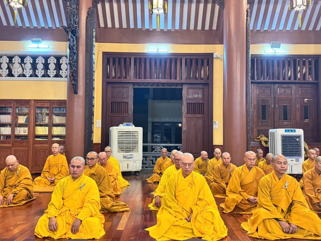 Buổi lễ cũng là dịp để chư tôn đức có cơ hội cùng gặp mặt và trao đổi, phổ biến những Phật sự quan trọng của Phật giáo quận nhà nói riêng, Phật giáo Thành phố nói chung