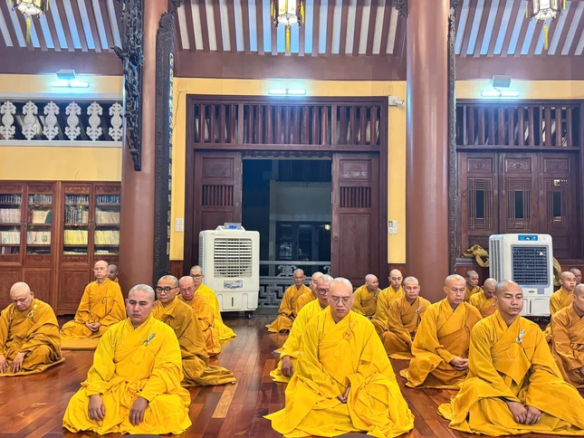 Buổi lễ cũng là dịp để chư tôn đức có cơ hội cùng gặp mặt và trao đổi, phổ biến những Phật sự quan trọng của Phật giáo quận nhà nói riêng, Phật giáo Thành phố nói chung