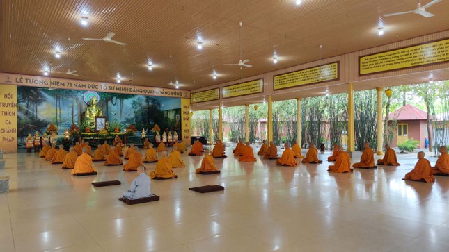 Hơn 50 chư Tăng Ni từ các miền tịnh xá, trực thuộc Giáo đoàn VI tham dự khóa tu