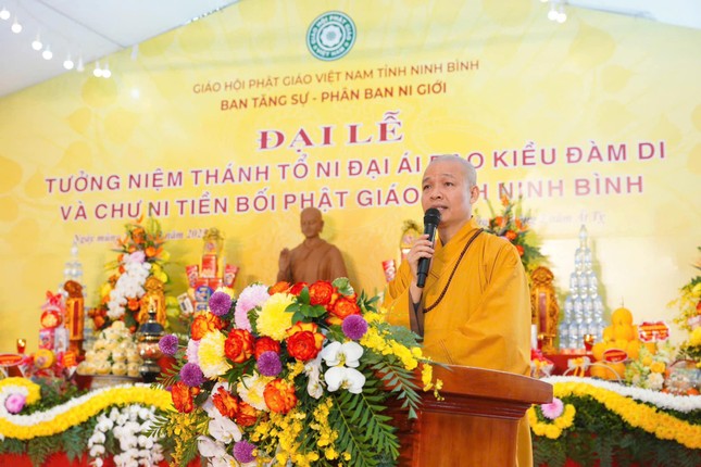 Thượng tọa Thích Minh Quang ban đạo từ