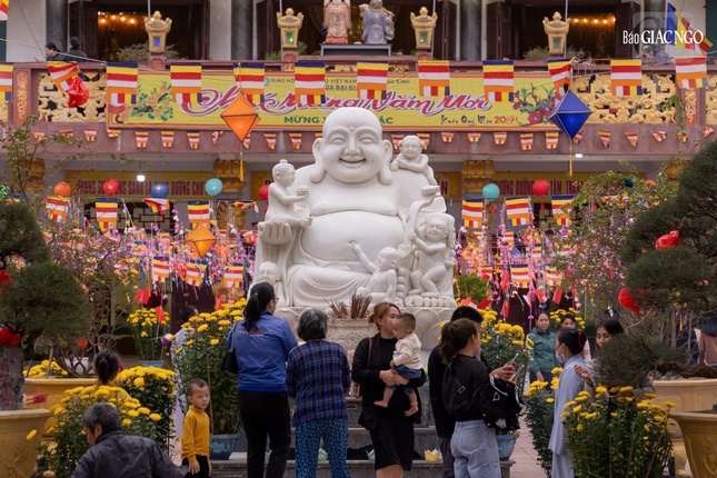 Cơn bão Wutip qua đi, Trưởng lão Hòa thượng Thích Trí Quang (1923-2019) đã về Quảng Bình - quê nhà của ngài để đặt đá xây dựng chùa Đại Giác. Sau nhiều năm nỗ lực, chùa Đại Giác chính thức khánh thành vào ngày 19-3-2016, trở thành trụ sở GHPGVN tỉnh Quảng Bình