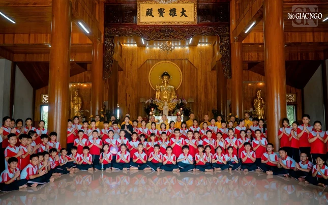 Bên cạnh đó, chùa cũng tổ chức khóa tu mùa hè dành cho các bạn trẻ, các em học sinh trên địa bàn TP.Đồng Hới. Theo Đại đức Thích Khải Đạo, Trưởng ban Thông tin - Truyền thông Phật giáo tỉnh Quảng Bình thì sự hình thành và phát triển của chùa Đại Giác là biểu tượng cho tinh thần kiên trì, nỗ lực không ngừng của chư tôn đức và Phật tử nơi đây