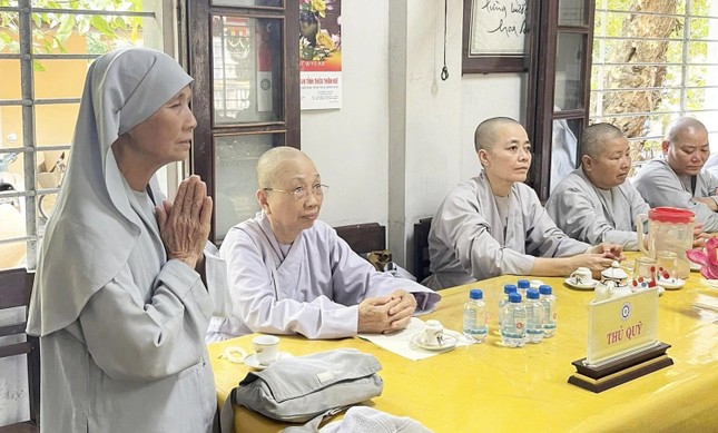 Chư tôn đức Ni phát biểu Chư tôn đức Ni phát biểu