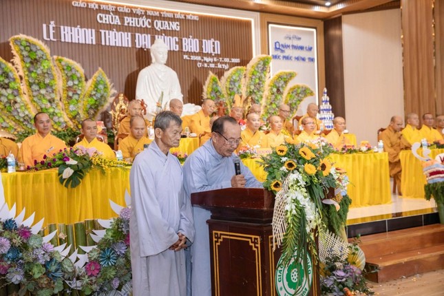 Phật tử Đồng Nghĩa trình bày báo cáo sơ lược quá trình xây dựng chùa