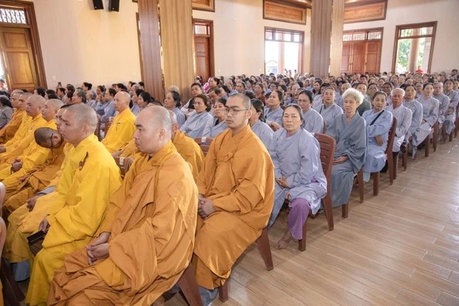 Chư Tăng, Phật tử tham dự