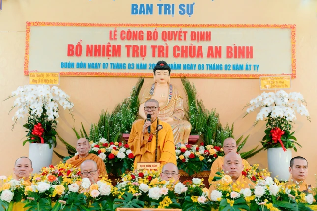 Hòa thượng Thích Châu Quang ban đạo từ