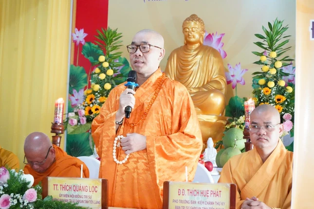 Thượng tọa Thích Quảng Lộc ban đạo từ