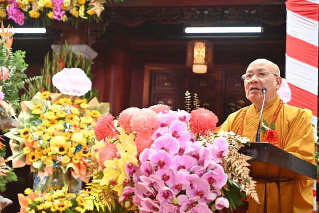 Hòa thượng Thích Quảng Tùng ban đạo từ