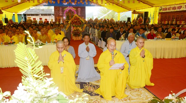 Đại đức Thích Nhật Thành dâng lời phát nguyện