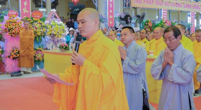 Đại đức tân trụ trì dâng lời phát nguyện