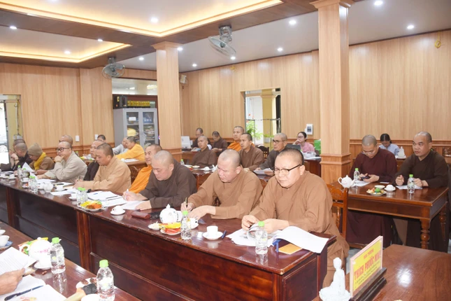 Chư tôn đức tham dự phiên họp