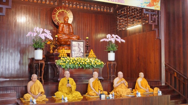 Chư tôn giáo phẩm chứng minh