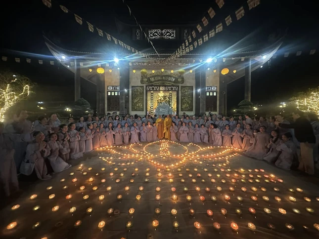 Đông đảo Phật tử về thiền viện Trúc Lâm Hàm Rồng dự lễ Đông đảo Phật tử về thiền viện Trúc Lâm Hàm Rồng dự lễ