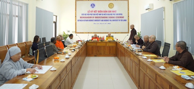 Thượng tọa Thích Nguyên Thành giới thiệu quá trình hình thành và phát triển của Học viện Phật giáo VN tại Huế Thượng tọa Thích Nguyên Thành giới thiệu quá trình hình thành và phát triển của Học viện Phật giáo VN tại Huế