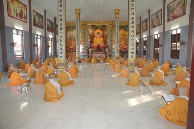 Chư Tăng Ni đồng tụng Bồ-tát giới