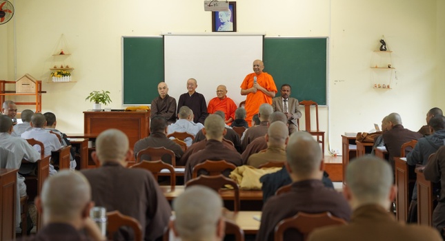 Đại diện Đại học BPUSL giao lưu, chia sẻ cùng với Tăng Ni sinh đang theo học tại Học viện Phật giáo VN tại Huế Đại diện Đại học BPUSL giao lưu, chia sẻ cùng với Tăng Ni sinh đang theo học tại Học viện Phật giáo VN tại Huế