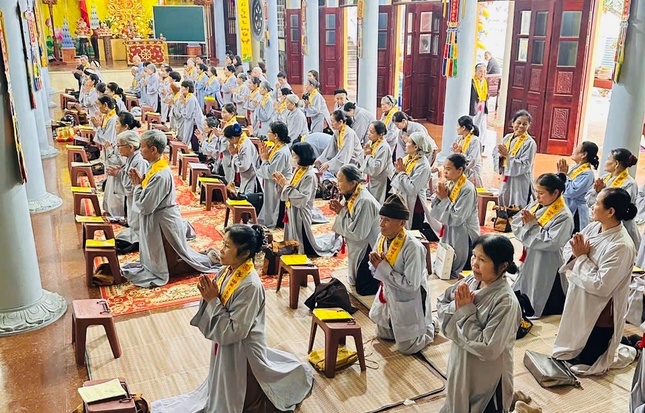 Đông đảo Phật tử về chùa Tích Sơn dự lễ tưởng niệm