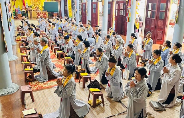 Đông đảo Phật tử về chùa Tích Sơn dự lễ tưởng niệm